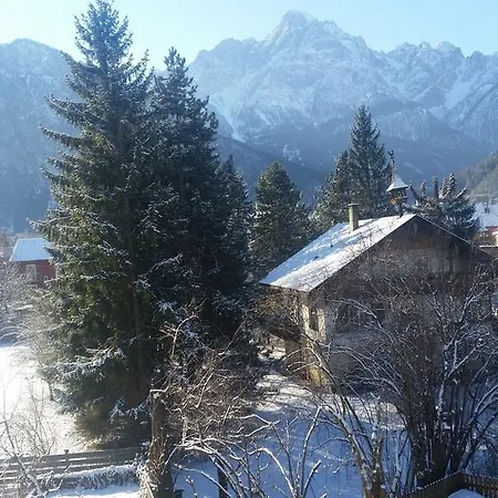Holiday Apartment *